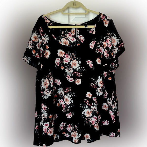 torrid Tops - Torrid size 2 floral block, shell top with flutter sleeve